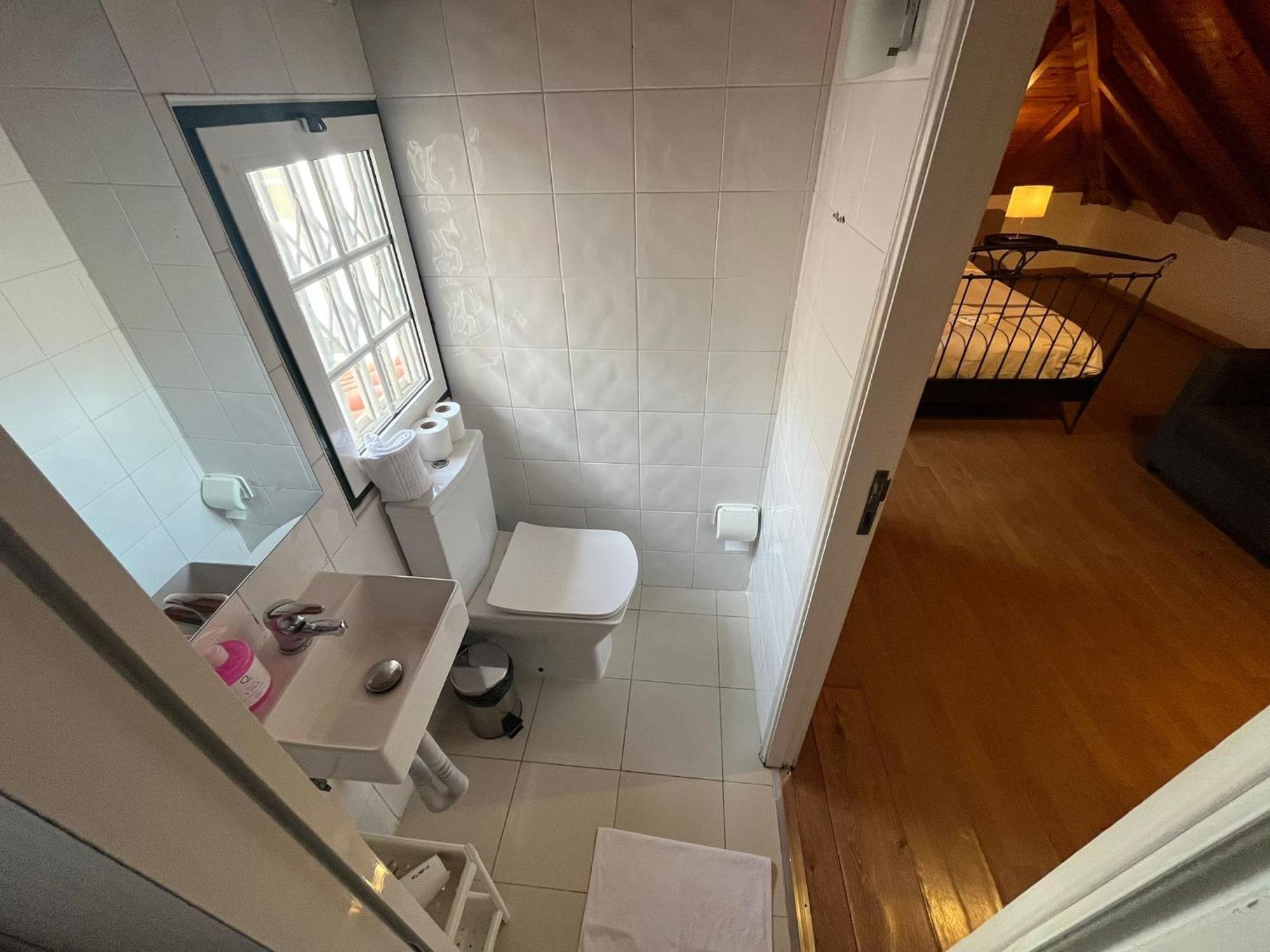 2 Bedroom, 2 Bathroom Apartment - Travessa Da Madalena 리스본 외부 사진