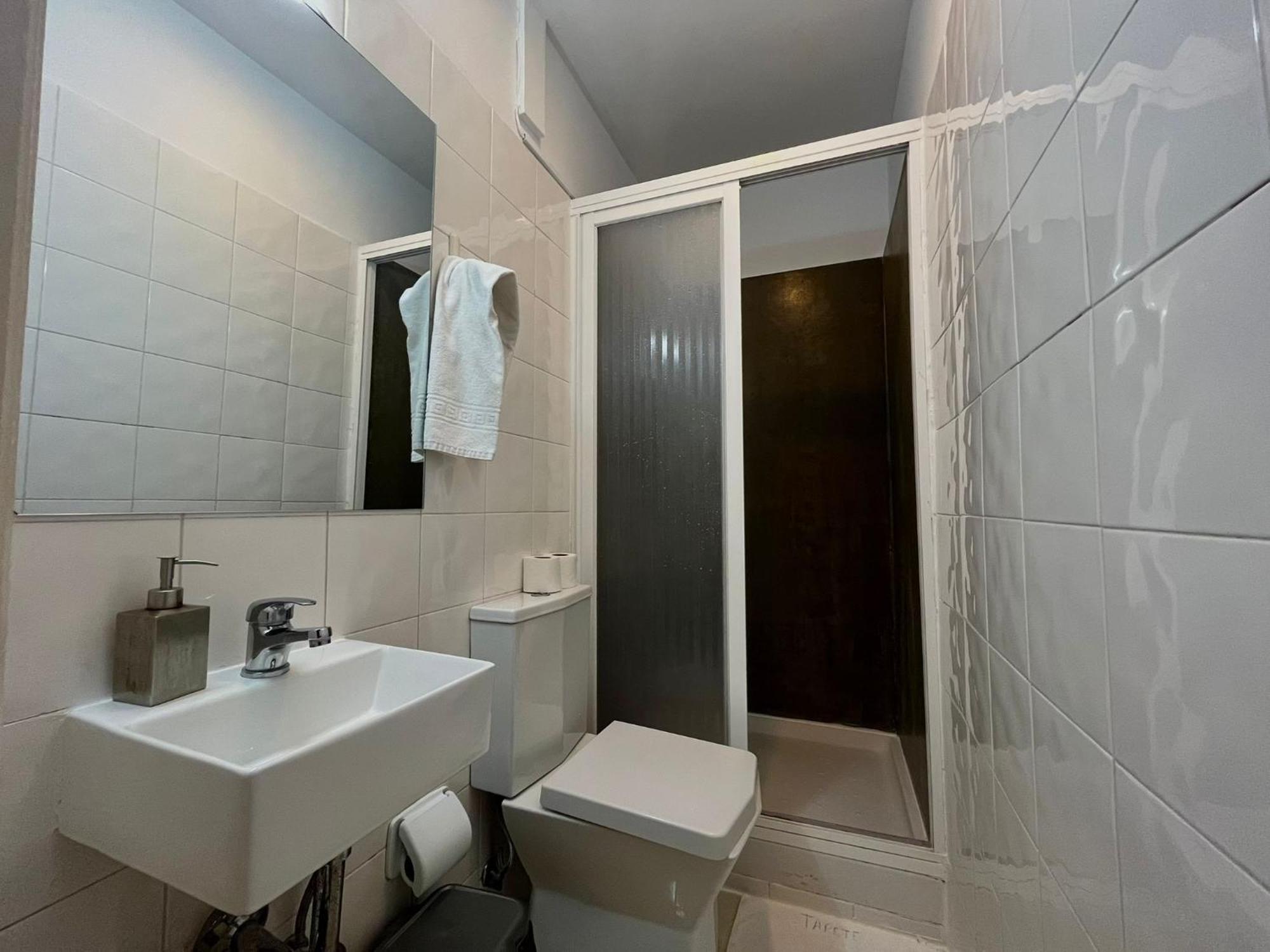 2 Bedroom, 2 Bathroom Apartment - Travessa Da Madalena 리스본 외부 사진