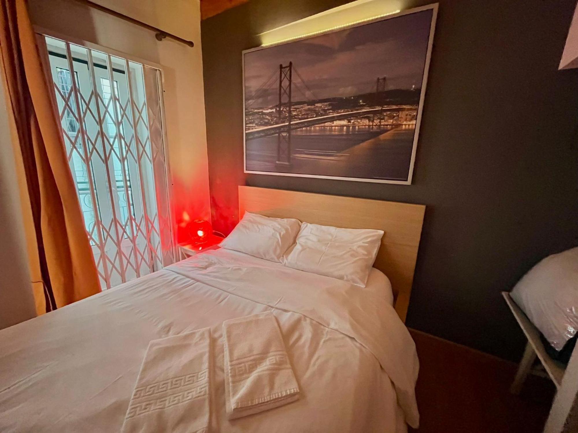2 Bedroom, 2 Bathroom Apartment - Travessa Da Madalena 리스본 외부 사진