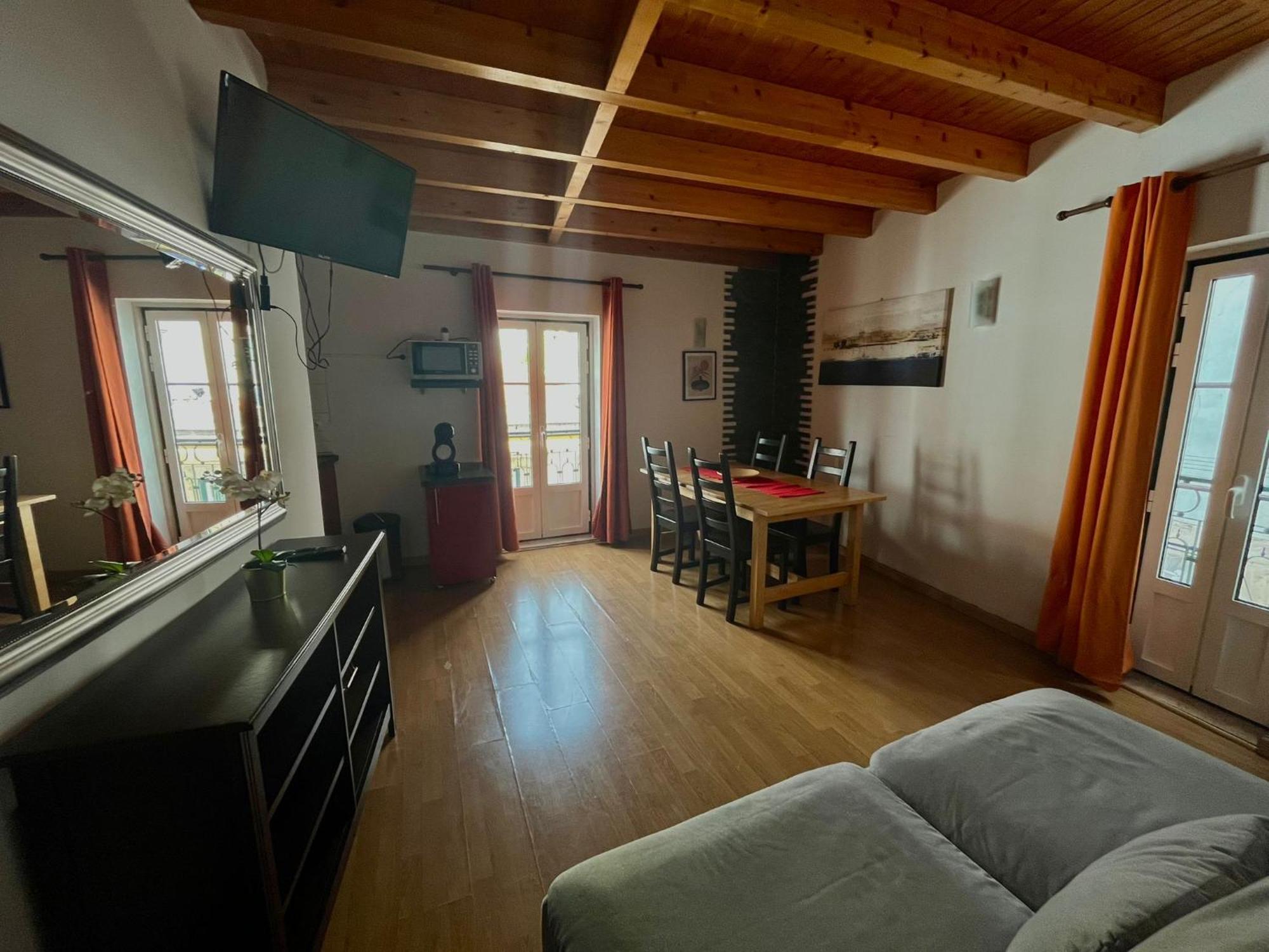 2 Bedroom, 2 Bathroom Apartment - Travessa Da Madalena 리스본 외부 사진