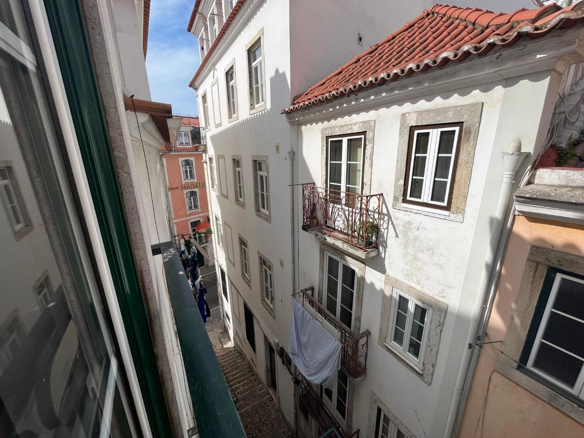 2 Bedroom, 2 Bathroom Apartment - Travessa Da Madalena 리스본 외부 사진
